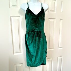 Women's Sleeveless spaghetti, straps, V Neck Backless Green velvet dress ￼